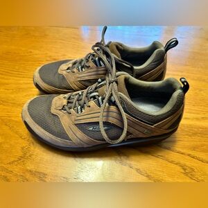 Men's Size 9-9.5 MBT Goretex Hiking Shoe #400307-01